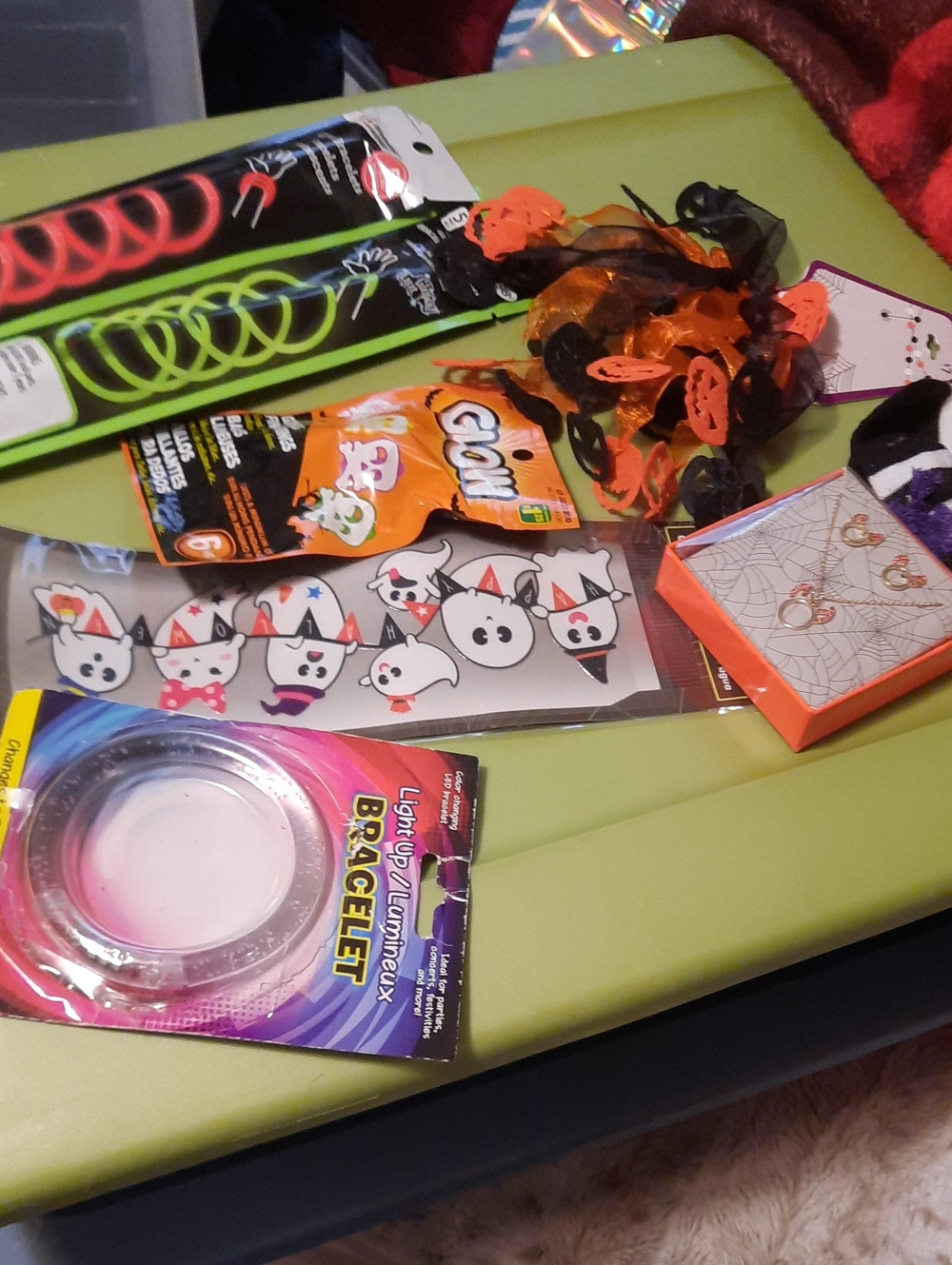 HUGE LOT HALLOWEEN JEWELRY GLOW STIX LIGHT UP BANGLE HAIR SCRUNCHY RINGS SOCKS